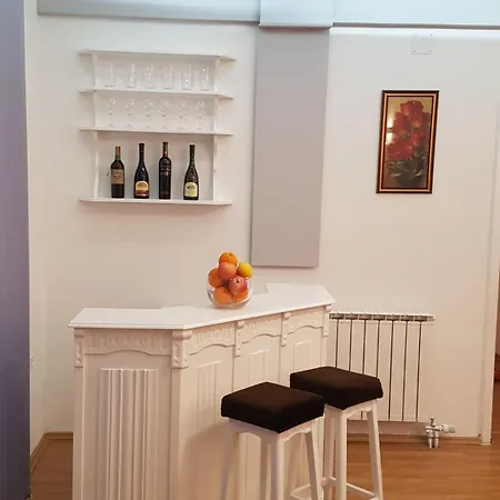 Aleksandar, Bn Centar Apartment