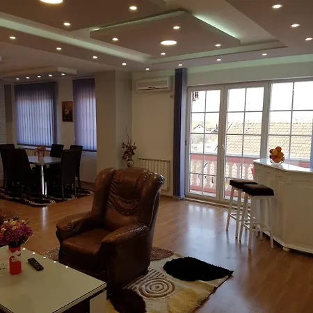 Aleksandar, Bn Centar アパート ビイェリナ