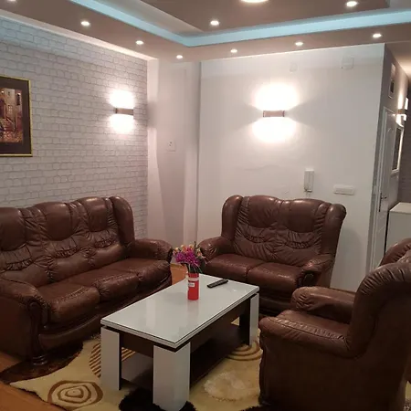 Aleksandar, Bn Centar アパート